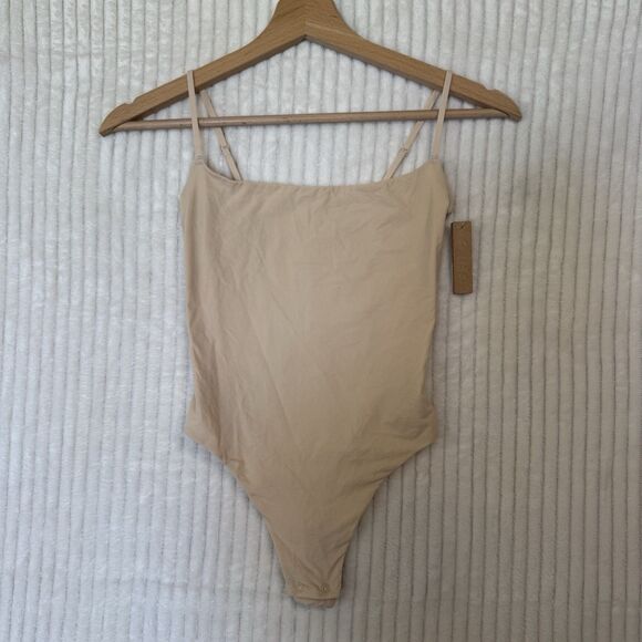 SKIMS Fits Everybody Cami Thong Bodysuit Size XS Sand NWT $58 - Picture 10 of 11